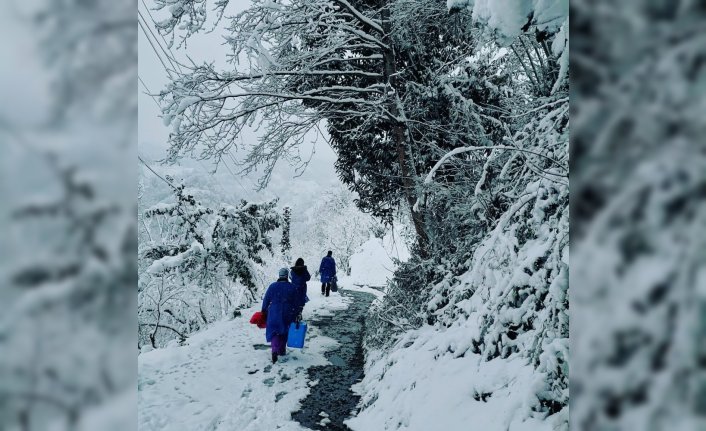 Trabzon'da zorlu kış şartlarına rağmen aşı çalışmaları aralıksız sürüyor