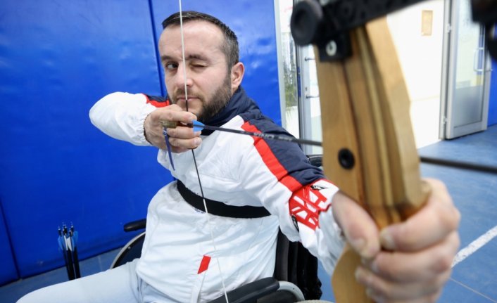 Trafik kazası nedeniyle yarım kalan hayallerine okçulukla yeniden sarıldı