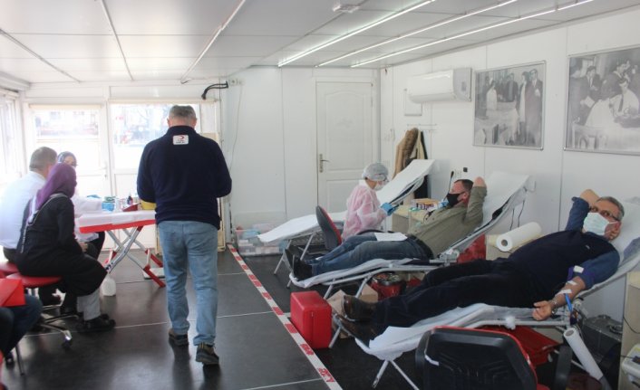 Ünye'de AK Parti teşkilatından kan bağışı desteği