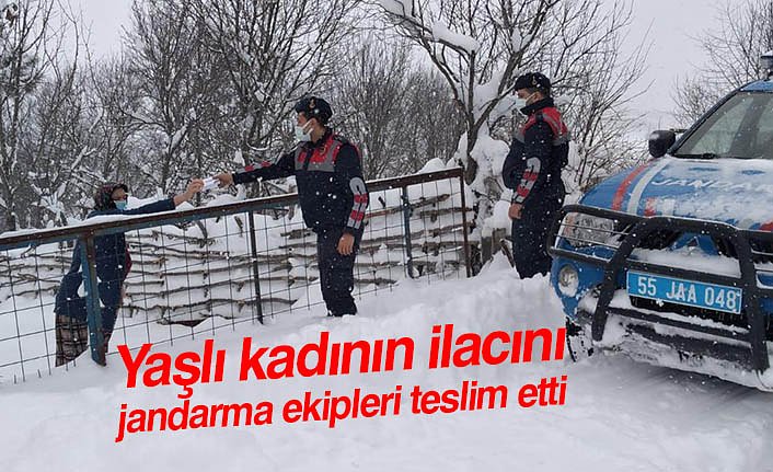 Yaşlı kadının ilacını jandarma ekipleri teslim etti
