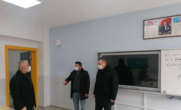 AK Parti Amasya Milletvekili Çilez yapımı tamamlanan okul binasını inceledi