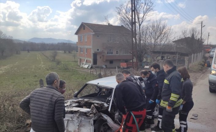 Bartın'da 2 otomobil çarpıştı: 4 yaralı