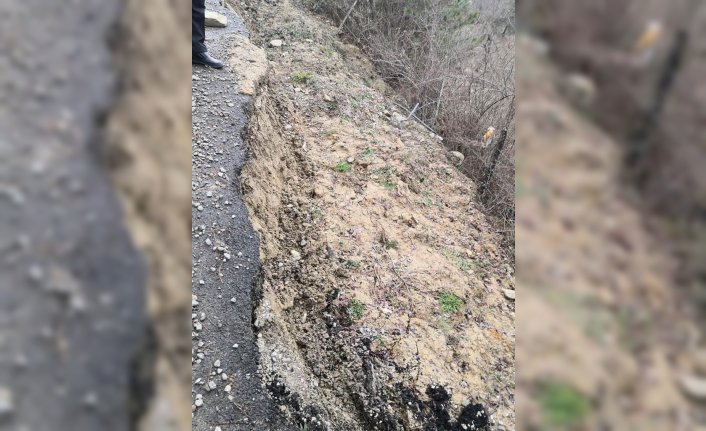Bartın'da heyelan nedeniyle iki ev boşaltıldı