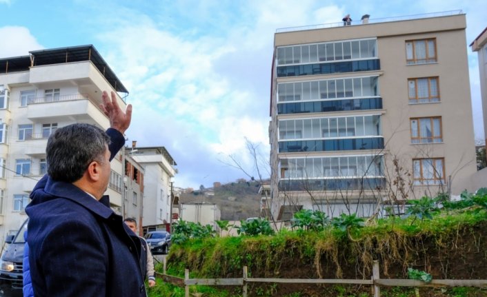 Başkan Şenlikoğlu, mahalleleri ziyaret ederek vatandaşlarla buluşuyor