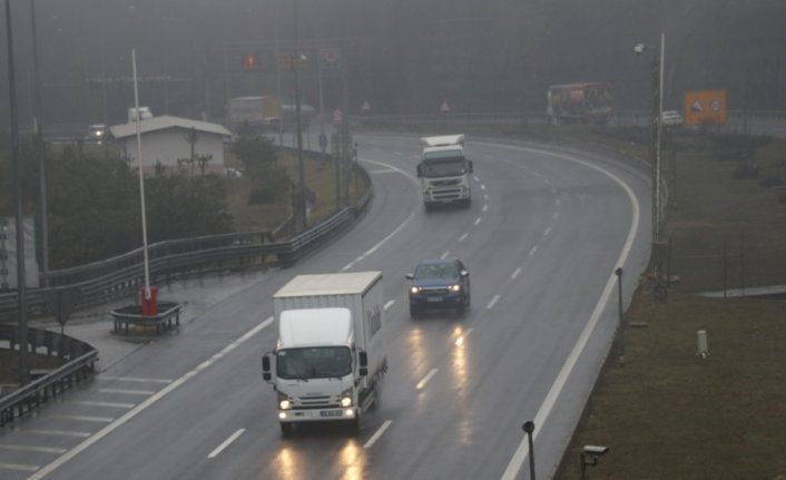 Bolu Dağı'nda kar ve sis etkisini artırdı