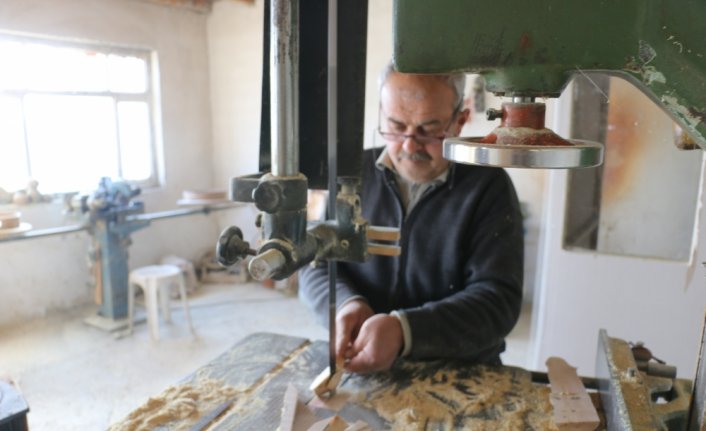 Bolu'da 30 haneli köyün çoğunluğu geçimini kaşıkçılıktan sağlıyor