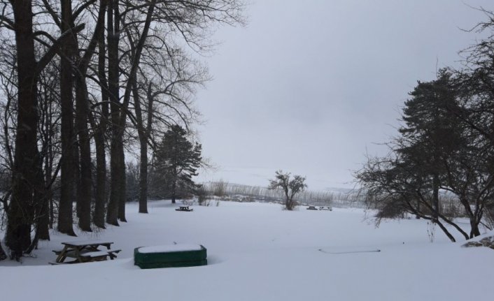 Bolu'nun yüksek kesimlerinde kar yağışı etkili oluyor