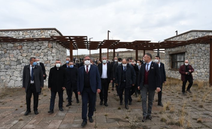 CHP Ekonomi Masası Heyeti Alacahöyük Antik Kenti'ni gezdi