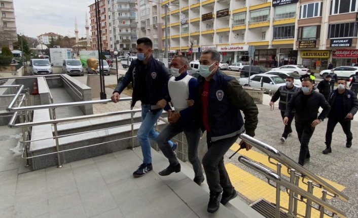 Çorum'da cesedi bulunan kişinin 6 arkadaşı gözaltına alındı