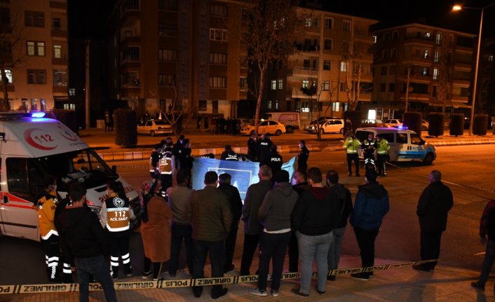 Çorum'da otomobilin çarptığı kadın öldü, oğlu ve kardeşi yaralandı