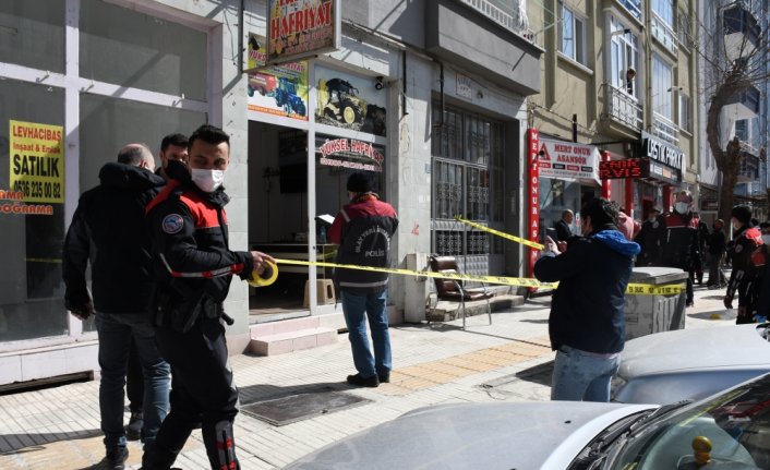 Çorum'da silahla ateş açılan iş yerinde hasar oluştu