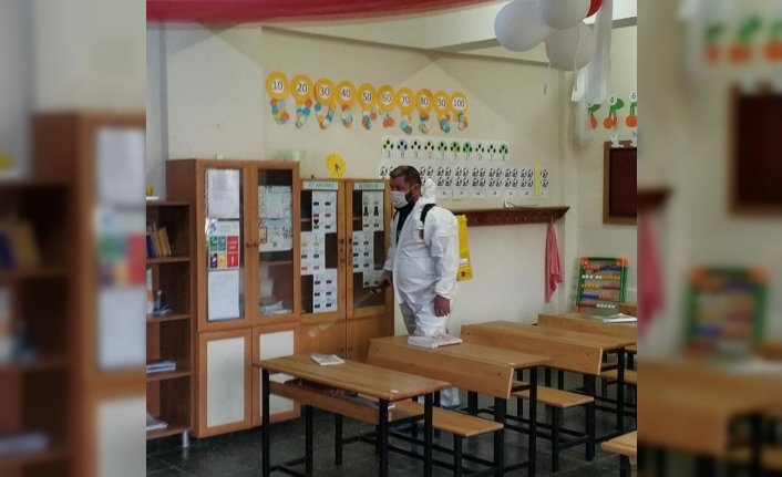 Giresun Belediyesi yüz yüze eğitim için okulları dezenfekte etti