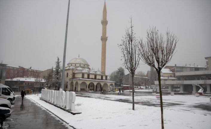 Giresun ve Rize'de kar nedeniyle 42 köy yolu ulaşıma kapandı