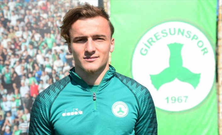 Giresunsporlu Erol Can Akdağ, mücadelesiyle parmak ısırtıyor