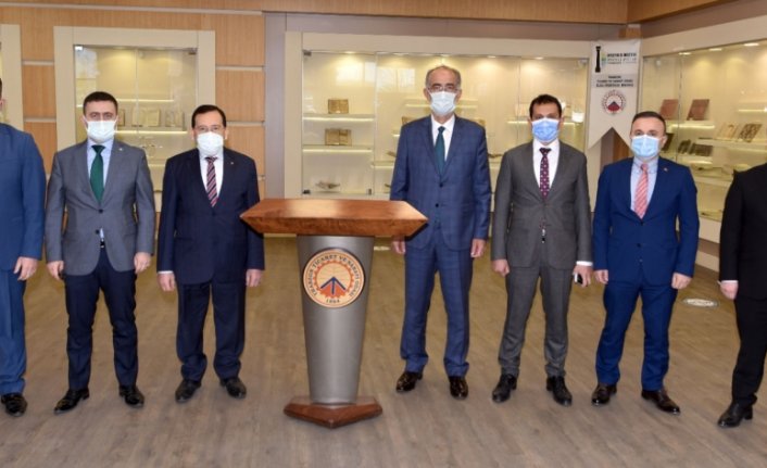 Halkbank Yönetim Kurulu Başkanı Özdil, TTSO Başkanı Hacısalihoğlu'nu ziyaret etti