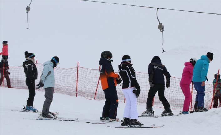 Kartalkaya'da kar kalınlığı 2 metreye yaklaştı
