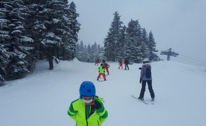 Kastamonu Sevgi Evleri'nde kalan çocuklara kayak eğitimi verildi