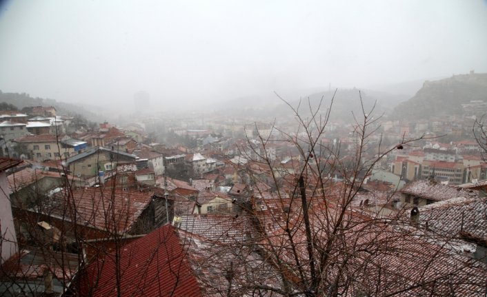 Kastamonu'da kar yağışı ve sis etkili oluyor