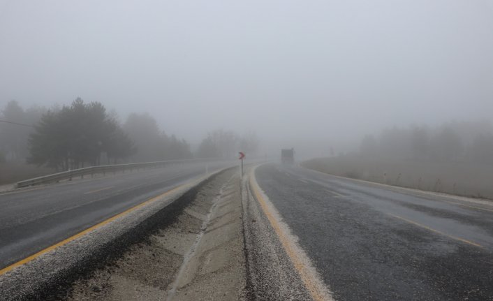Kastamonu'da sis ulaşımda aksamalara neden oluyor