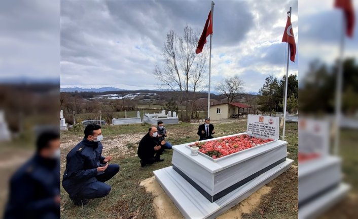 Kaymakam Eser, şehit Göksu'nun kabrini ziyaret etti