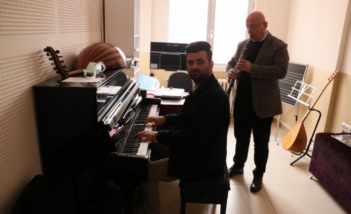 Mehmet Akif Ersoy'a ithafen hazırlanan beste 14 ilden öğrenciler tarafından seslendirildi