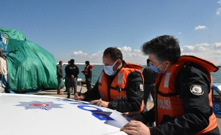 Samsun'da yasak bölgede tekneyle balık avlayan iki kardeşe idari işlem uygulandı