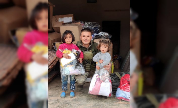 Suriye'de görevli askerin çağrısıyla Zonguldak'ta toplanan giysiler çocuklara ulaştırıldı