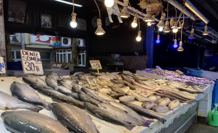 Trabzon'da taze hamsinin kilogramı 20-30 liradan satılıyor