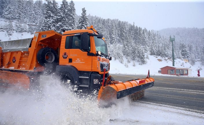 Zigana Dağı Geçidi'nde kar etkili oldu