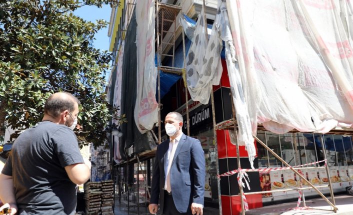 Akçaabat'ta bazı caddelerdeki binaların cephe düzenleme çalışmalarına başlandı