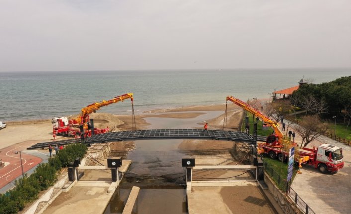 Altınordu'da yaya köprüsünde çalışmalar sürüyor