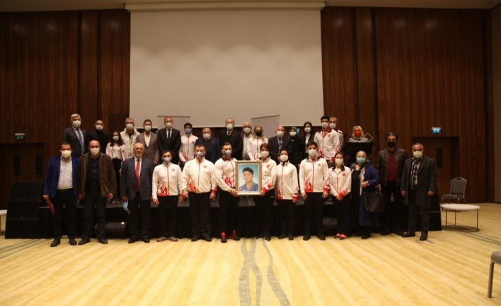 Bolu'da başarılı cimnastikçilere ödül verildi