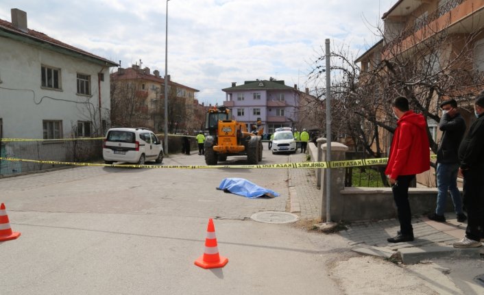 Bolu'da iş makinesinin çarptığı yaya hayatını kaybetti