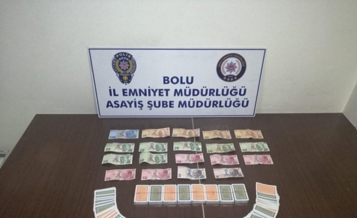 Bolu'da Kovid-19 tedbirlerini ihlal ederek evde kumar oynayan 6 kişiye para cezası kesildi