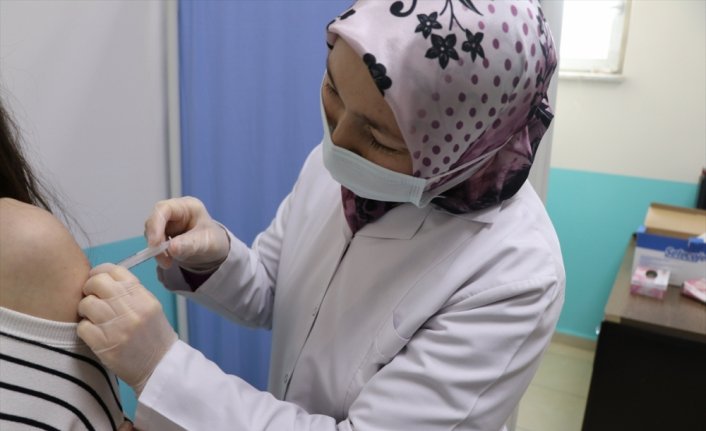 Bolu'da turizm personeli aşılanmaya başladı