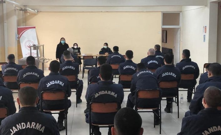 Çilimli'de cezaevinde görevli er ve erbaşlara kadına yönelik şiddetle mücadele eğitimi