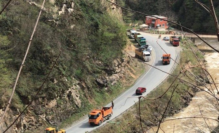 Giresun'da Bulancak-Kovanlık kara yolu heyelan nedeniyle ulaşıma kapandı