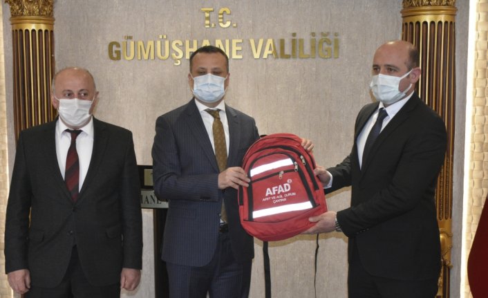 Gümüşhane'de okul müdürlerine afet ve acil durum çantası verildi