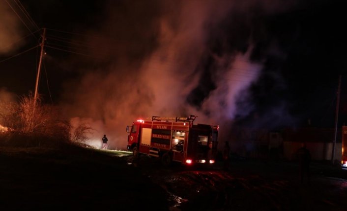 GÜNCELLEME - Kastamonu'da 2 ev, 2 ahır ve samanlığın hasar gördüğü yangın kontrol altına alındı