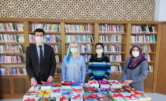 Güneysu Tarım Müdürlüğü ilçe kütüphanesine kitap bağışladı