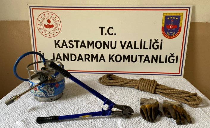 Kastamonu'da kablo hırsızlığı iddiasıyla 2 şüpheli yakalandı