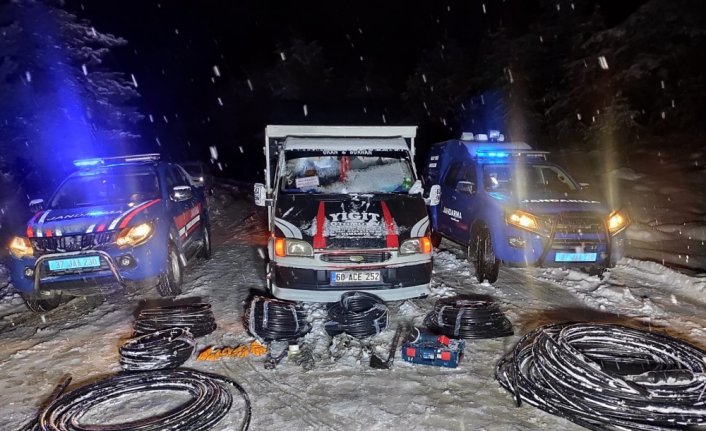 Kastamonu'da kablo hırsızlığı yaptıkları iddia edilen 4 kişi tutuklandı