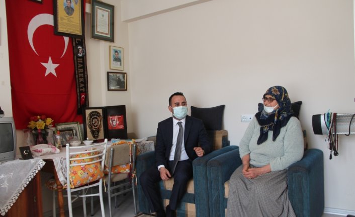 Kaymakam Çelik şehit annesini ziyaret etti