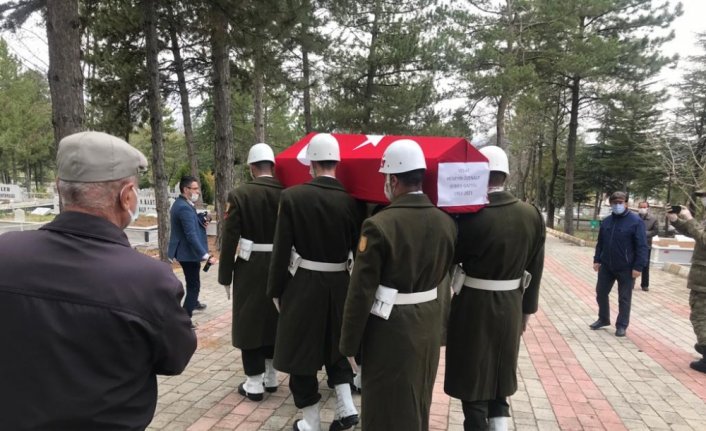 Kore gazisi Özenalp'in cenazesi Tokat'ta toprağa verildi