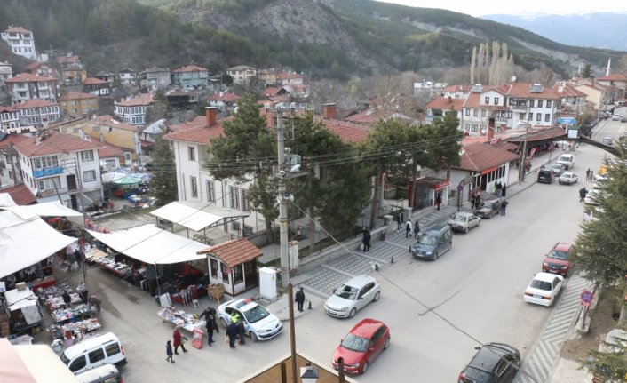 Mudurnu'da cumartesi günü kurulan halk pazarları perşembe gününe alındı