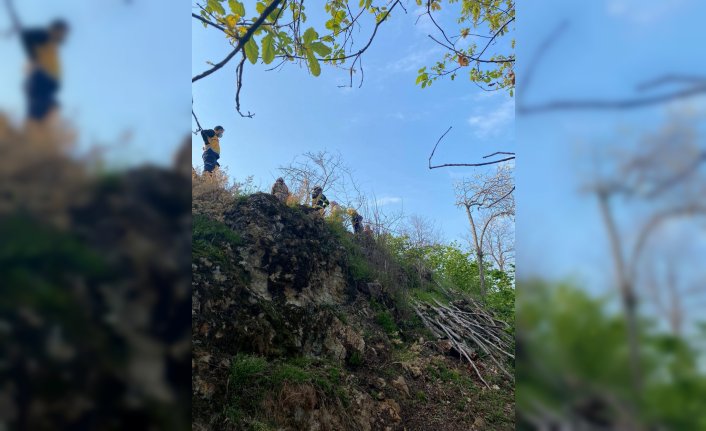 Ordu'da kayalıklardan düşerek yaralanan kişiyi itfaiye ekipleri kurtardı