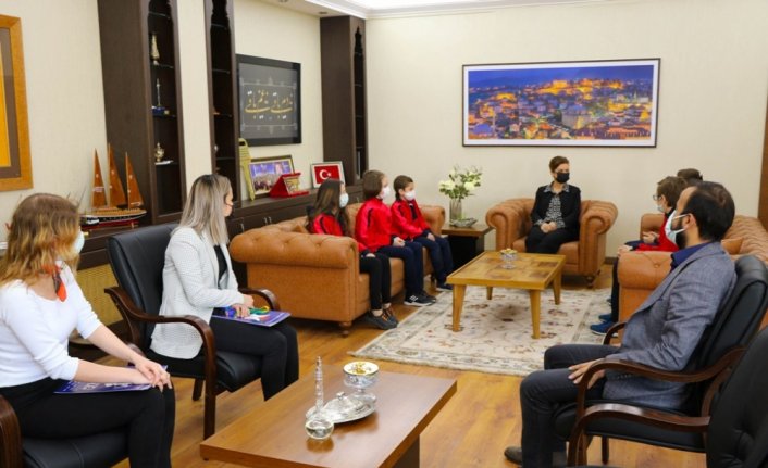 Şampiyon öğrencilerden Safranbolu Belediye Başkanı Köse'ye ziyaret