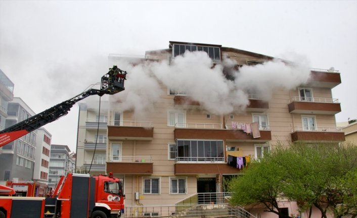 Samsun'da bir evde çıkan yangın itfaiye ekiplerince söndürüldü