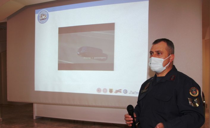 Taşova'da servis şoförlerine eğitim semineri verildi