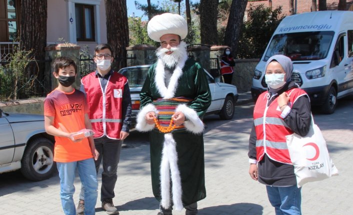 Taşova'da Türk Kızılay'dan çocuklara ramazan hediyesi